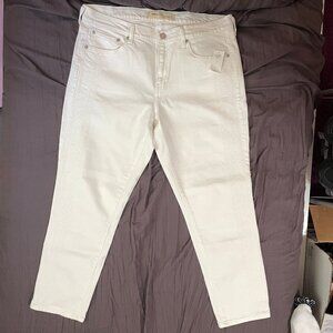 NWT Women's Sz 12 / 31 White GAP Best Girlfriend Capris Mid Rise Decor Down Legs